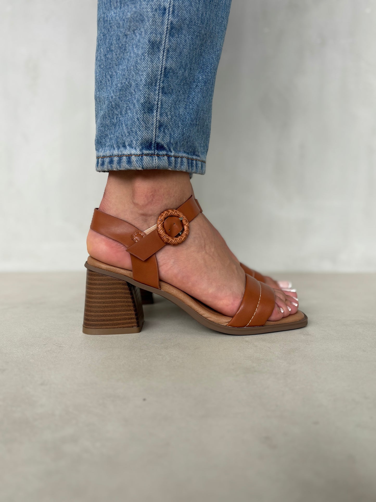 13139 - Sandalias de Tacón Medio para Mujer en Color Terracota