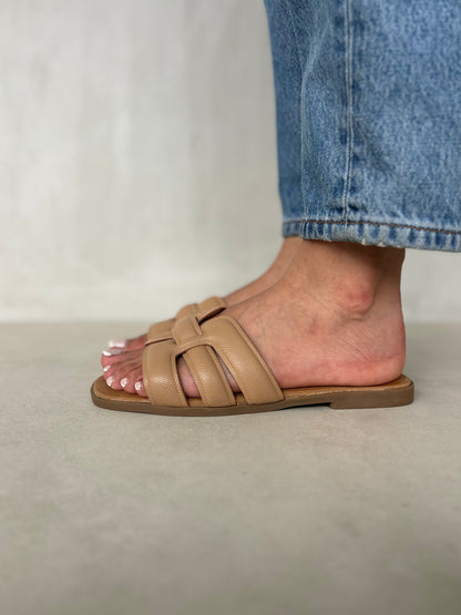 14043 - Sandalias Planas para Mujer en Beige con Tiras Acolchadas