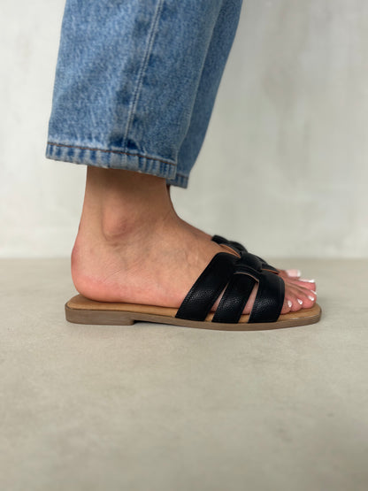 14041 - Sandalias Planas para Mujer en Negro con Tiras Acolchadas