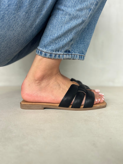 14041 - Sandalias Planas para Mujer en Negro con Tiras Acolchadas