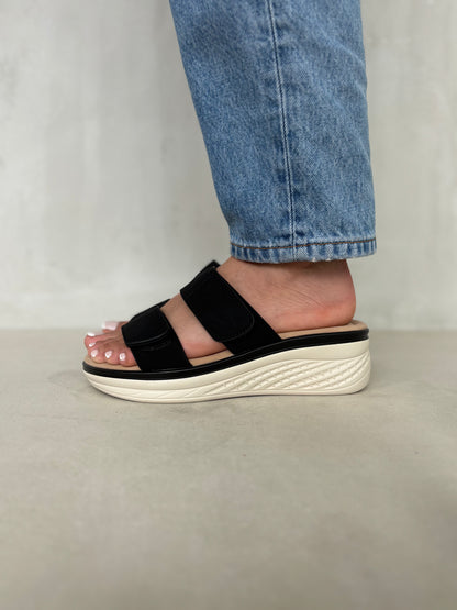 14362 – Sandalias Negras con Plataforma Ergonómica y Cierre de Velcro