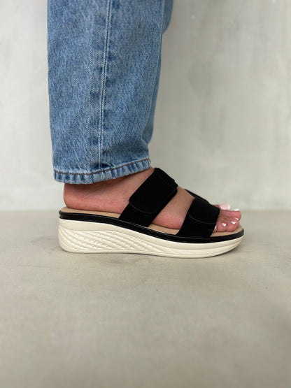 14362 – Sandalias Negras con Plataforma Ergonómica y Cierre de Velcro