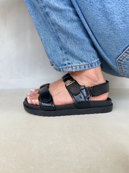 14417 – Sandalias Negras con Hebilla y Suela Ergonómica