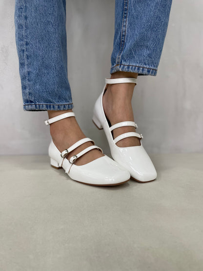 13592 - Zapatos Mary Jane para Mujer en Charol Blanco con Tacón Bajo