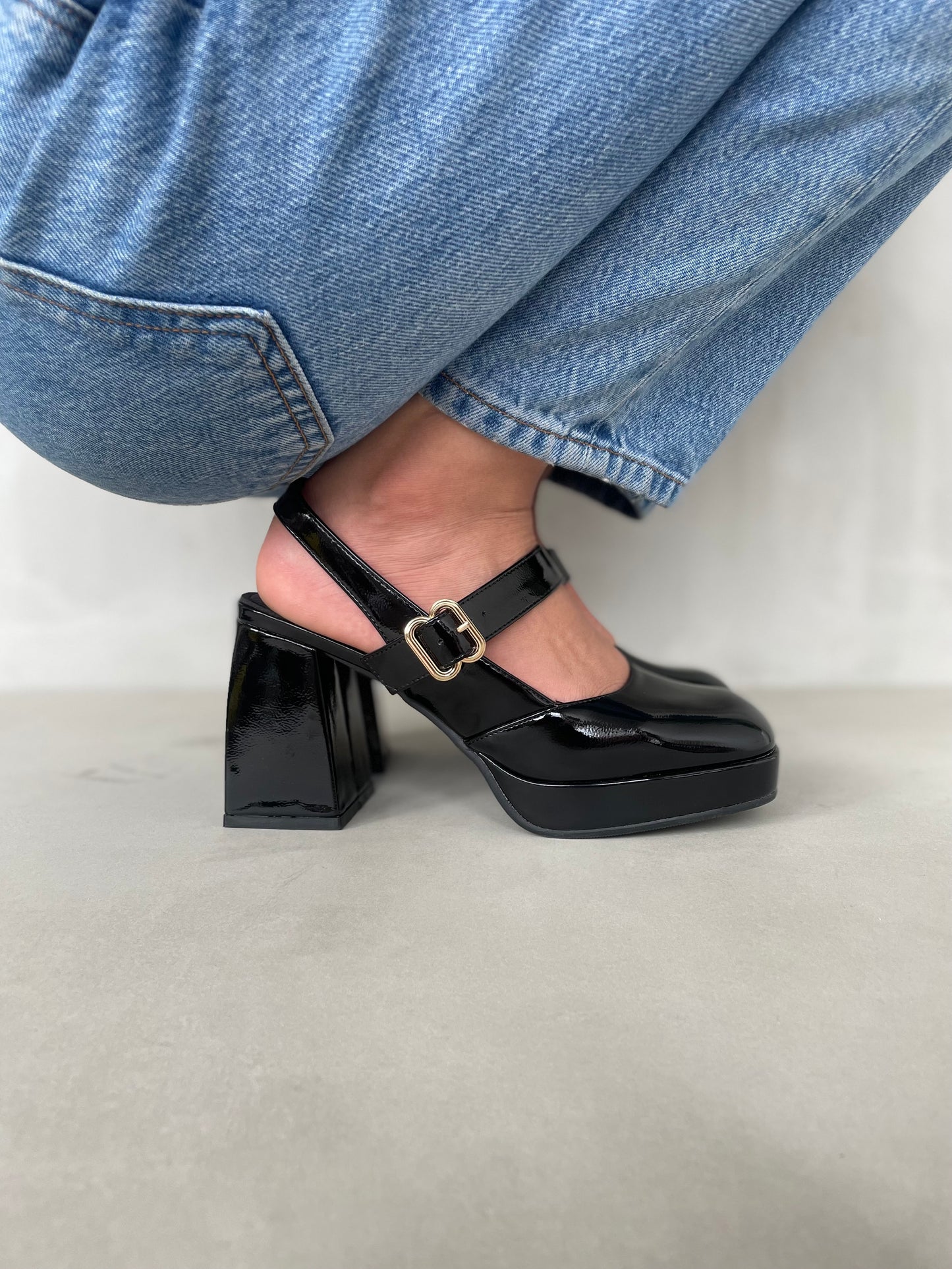 13761 - Zapatos Plataforma Negros de Charol con Tacón Grueso