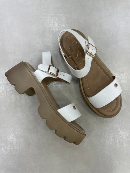 14280 – Sandalias Blancas con Plataforma Chunky y Hebillas Metálicas