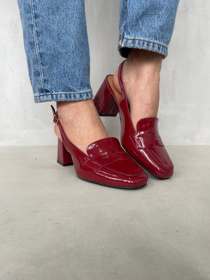 14433 – Zapatos de Tacón Burdeos en Charol con Pulsera Ajustable