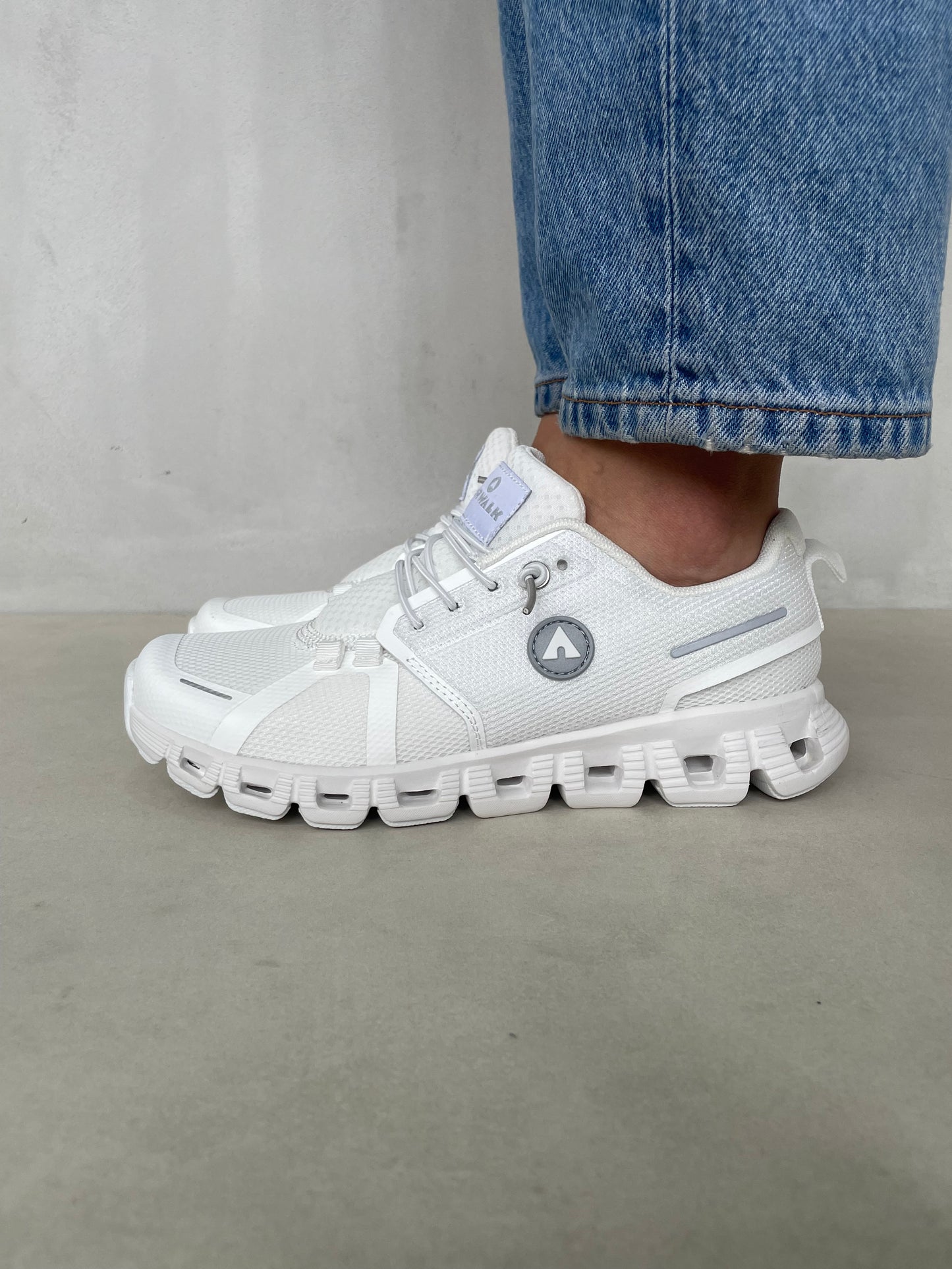 14288 – Tenis Deportivos Blancos con Suela Airflow y Tejido Técnico Transpirable