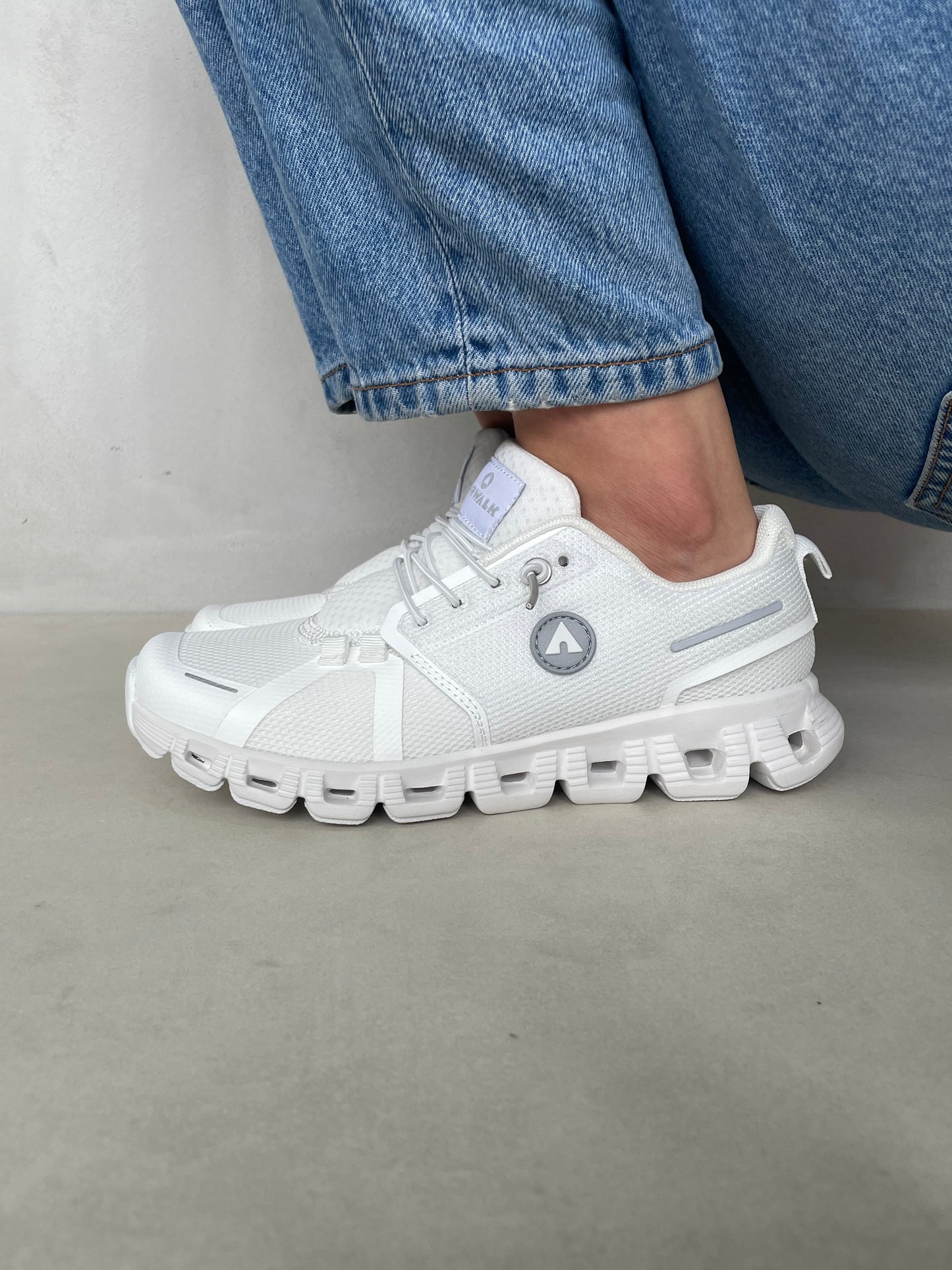 14288 – Tenis Deportivos Blancos con Suela Airflow y Tejido Técnico Transpirable