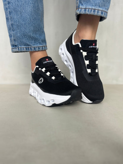 14299 – Tenis Deportivos Negros con Suela Tecnológica y Detalles Blancos