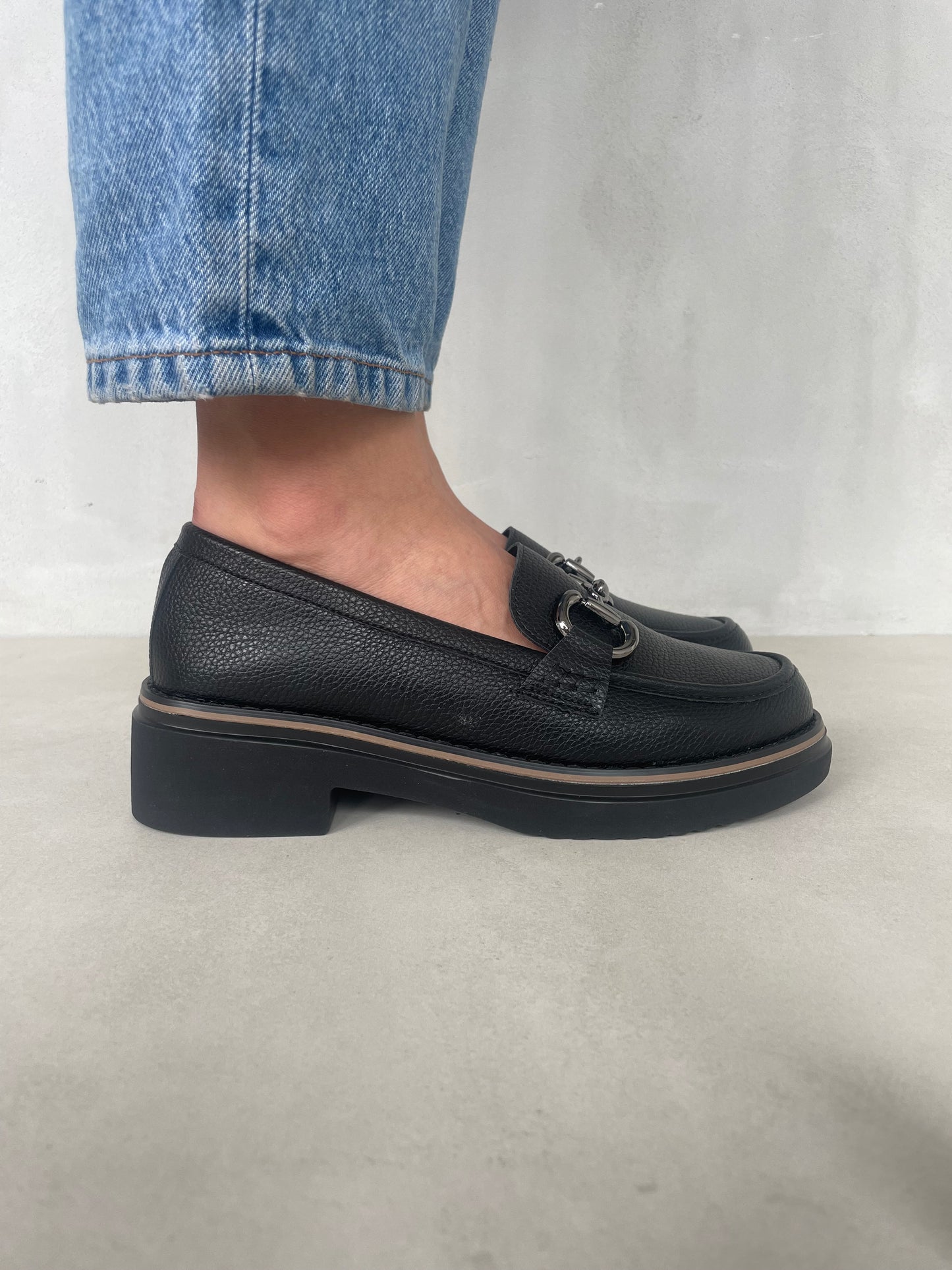 14067-Mocasines con Tacón Bajo y Adorno Metálico