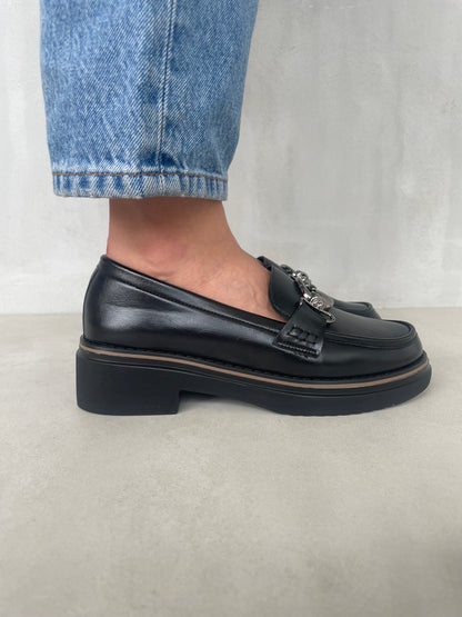 14068 - Mocasines con Tacón Bajo y Adorno Metálico