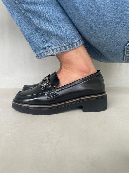 14068 - Mocasines con Tacón Bajo y Adorno Metálico