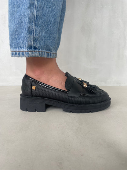 14072 - Mocasines para Mujer en Negro con Plataforma y Borlas