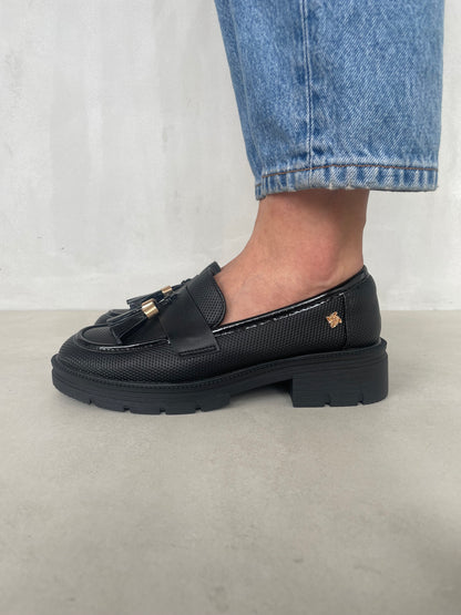 14072 - Mocasines para Mujer en Negro con Plataforma y Borlas