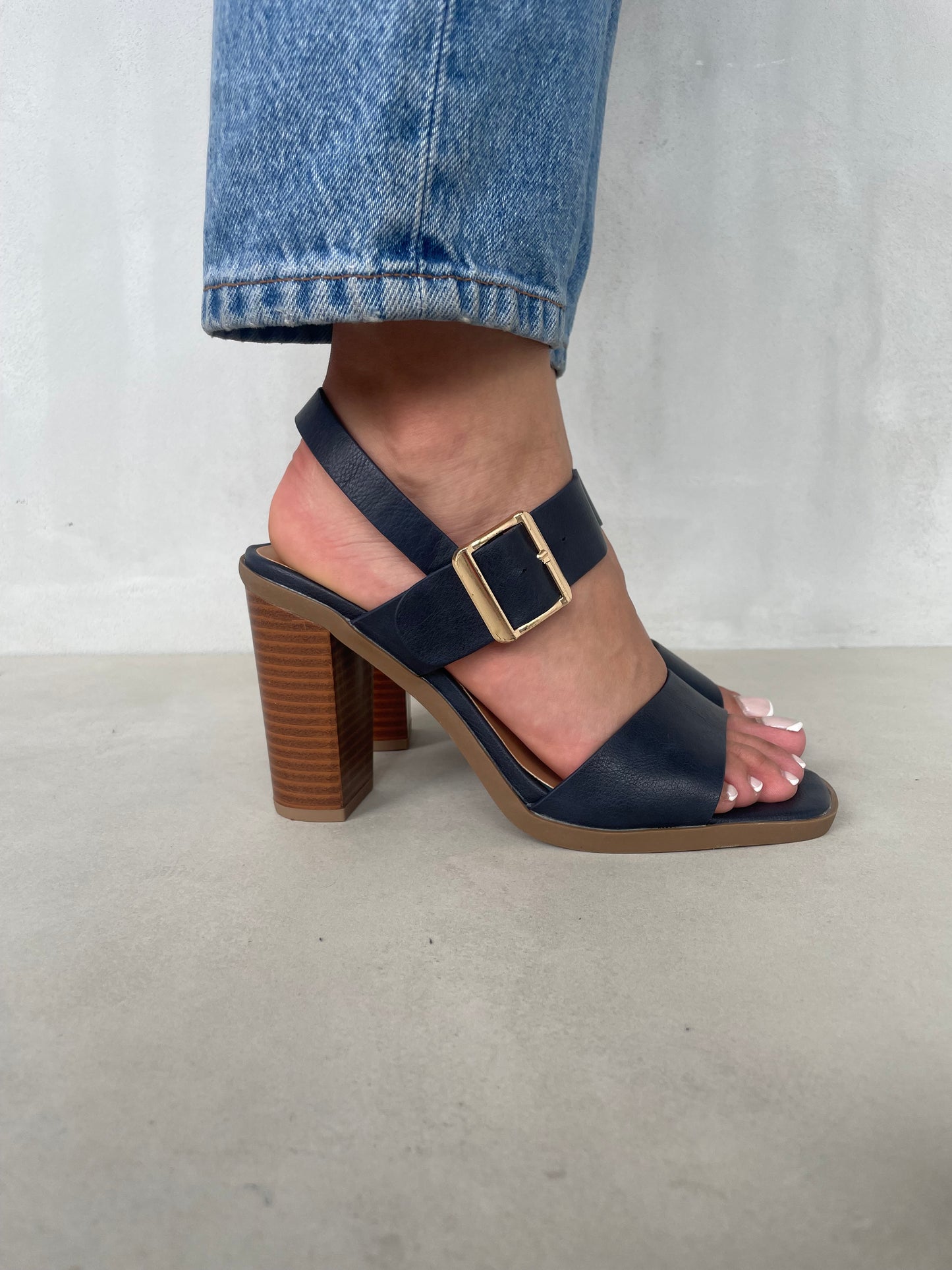 13610 - Sandalia de Tacón Alto con Pulsera Ajustable