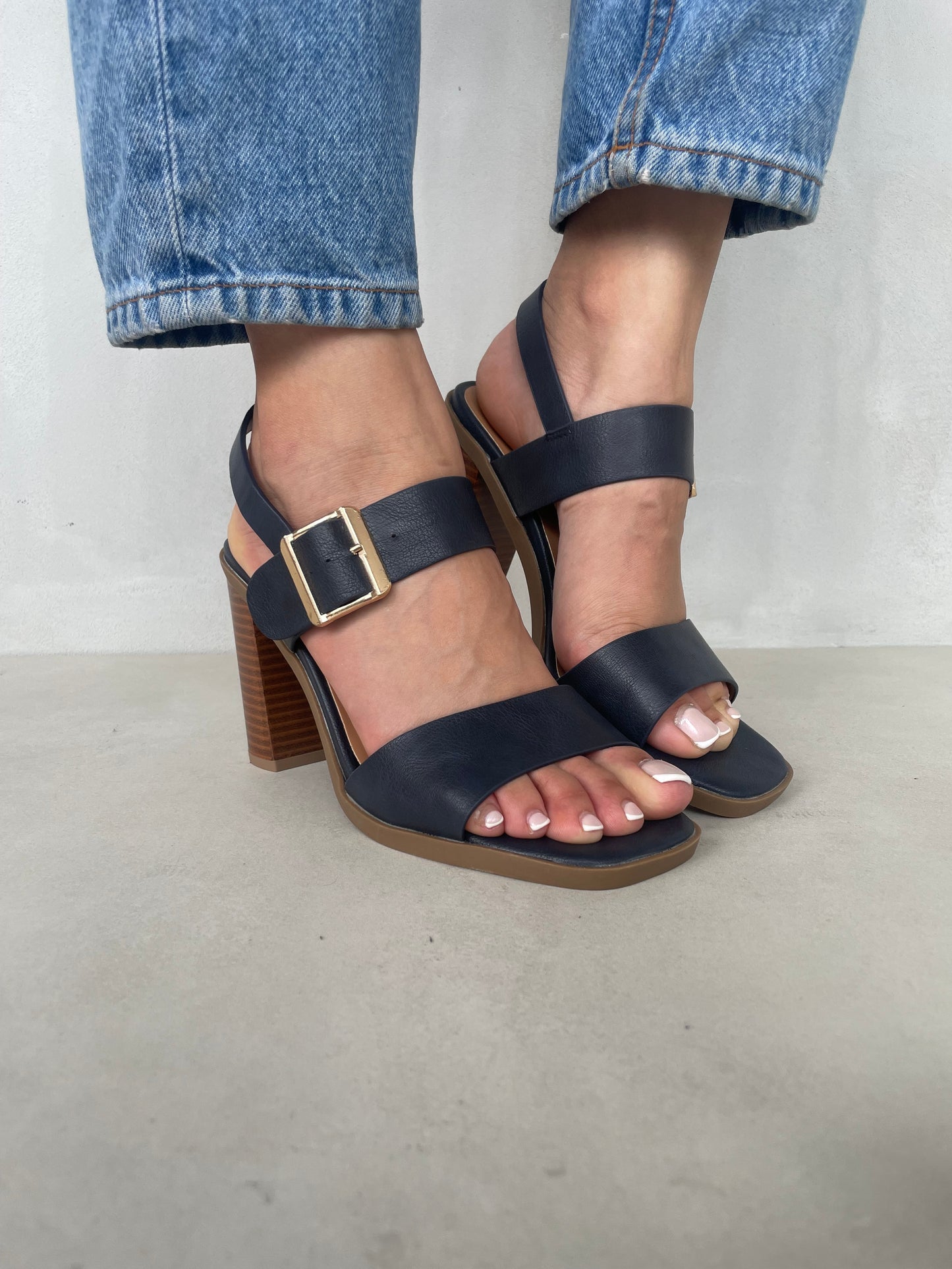 13610 - Sandalia de Tacón Alto con Pulsera Ajustable