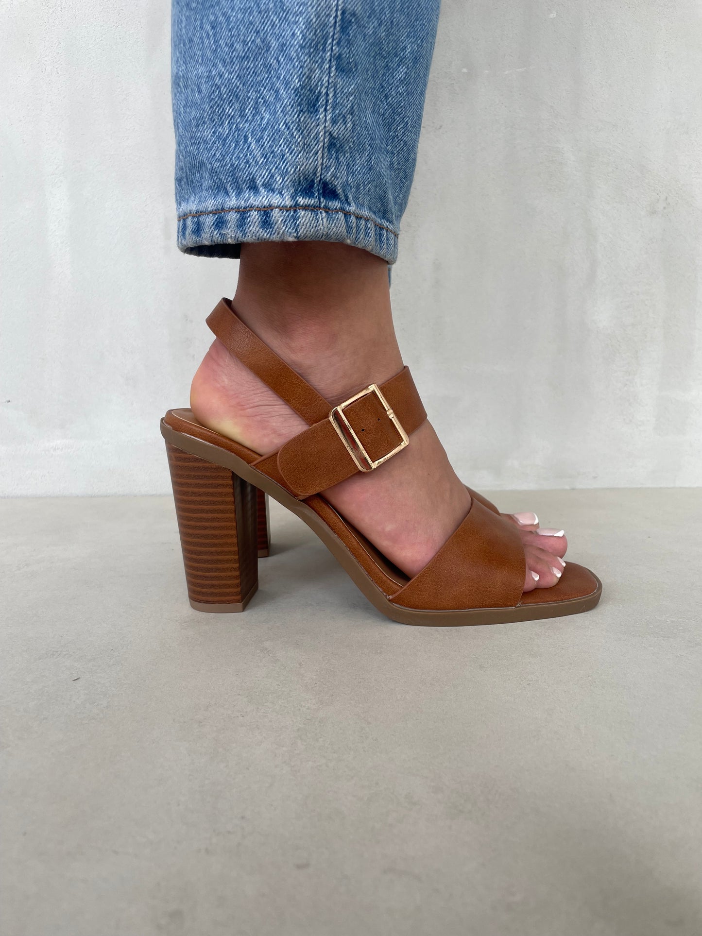 13609 - Sandalia de Tacón Alto con Pulsera Ajustable