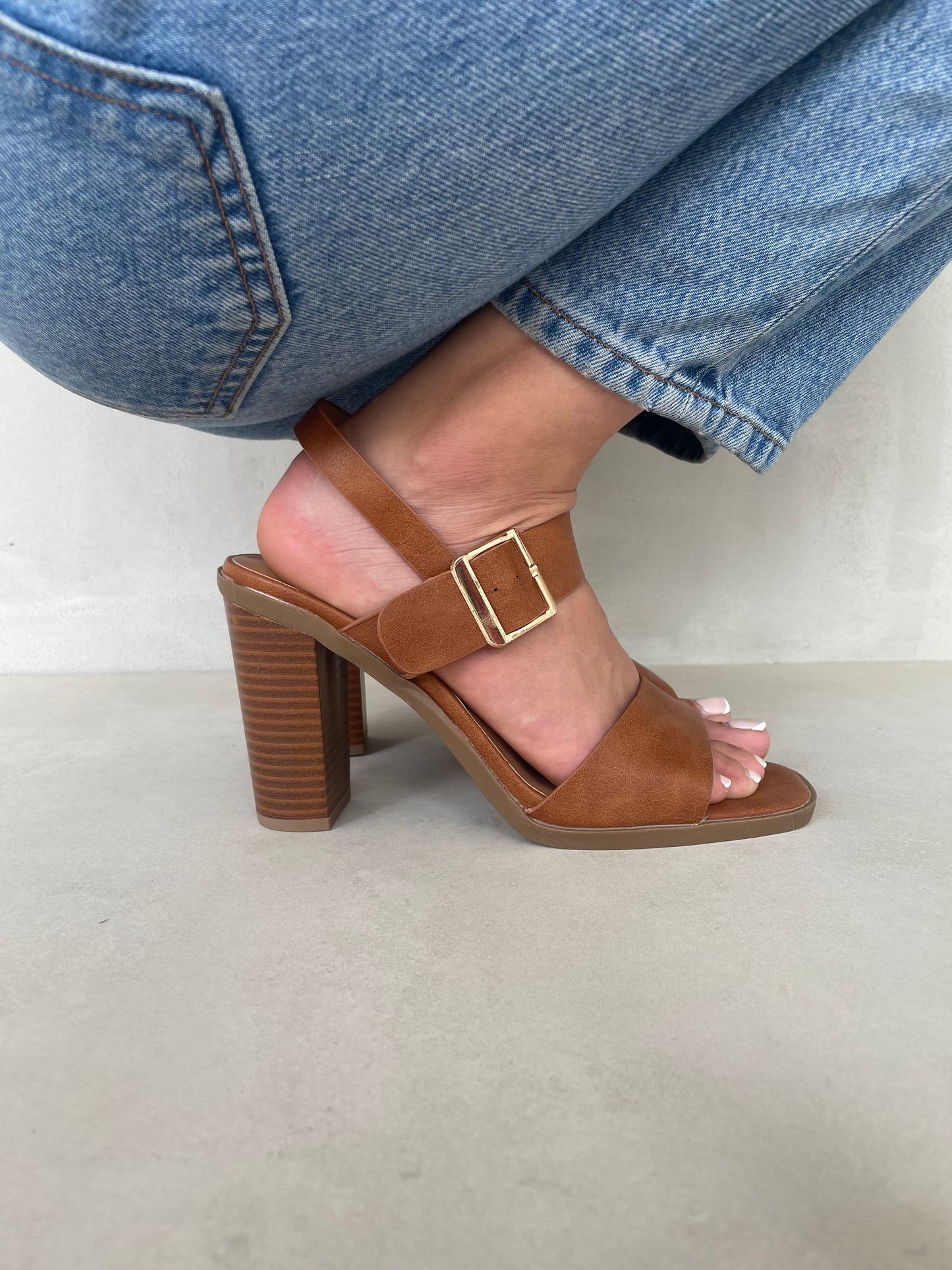 13609 - Sandalia de Tacón Alto con Pulsera Ajustable