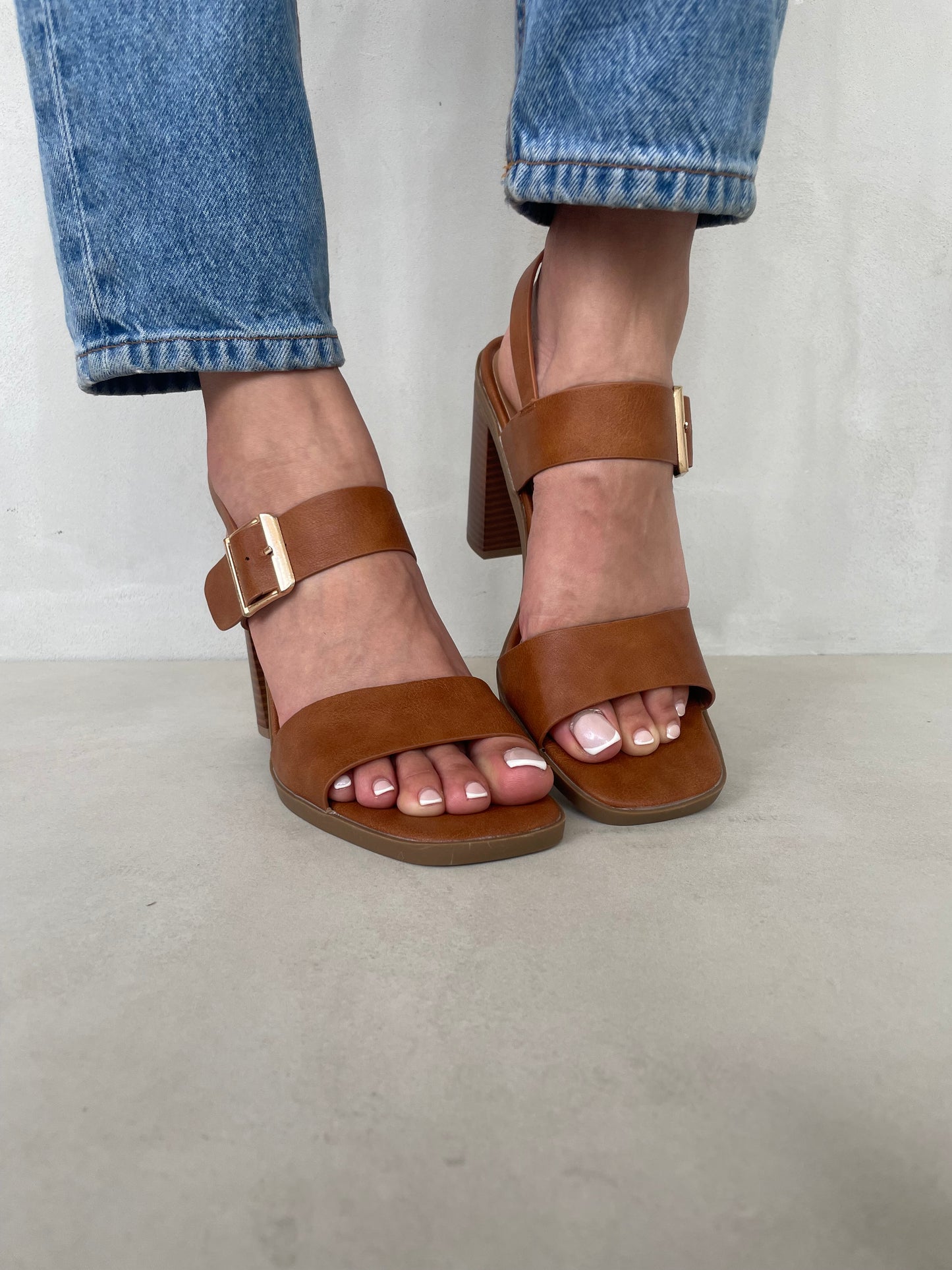 13609 - Sandalia de Tacón Alto con Pulsera Ajustable