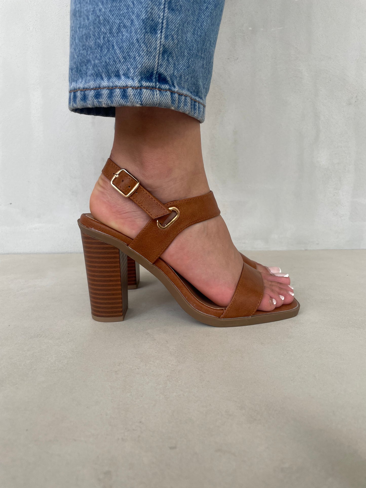 13615 - Sandalia de Tacón Alto con Pulsera Ajustable