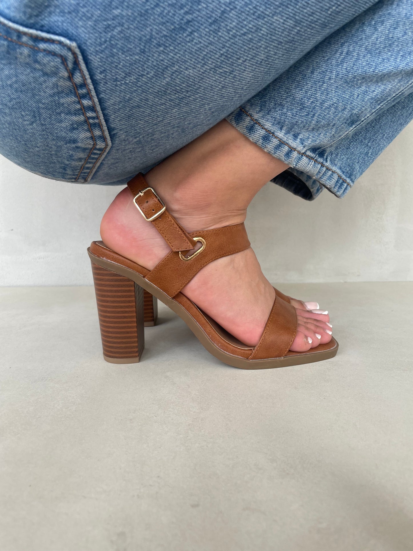 13615 - Sandalia de Tacón Alto con Pulsera Ajustable