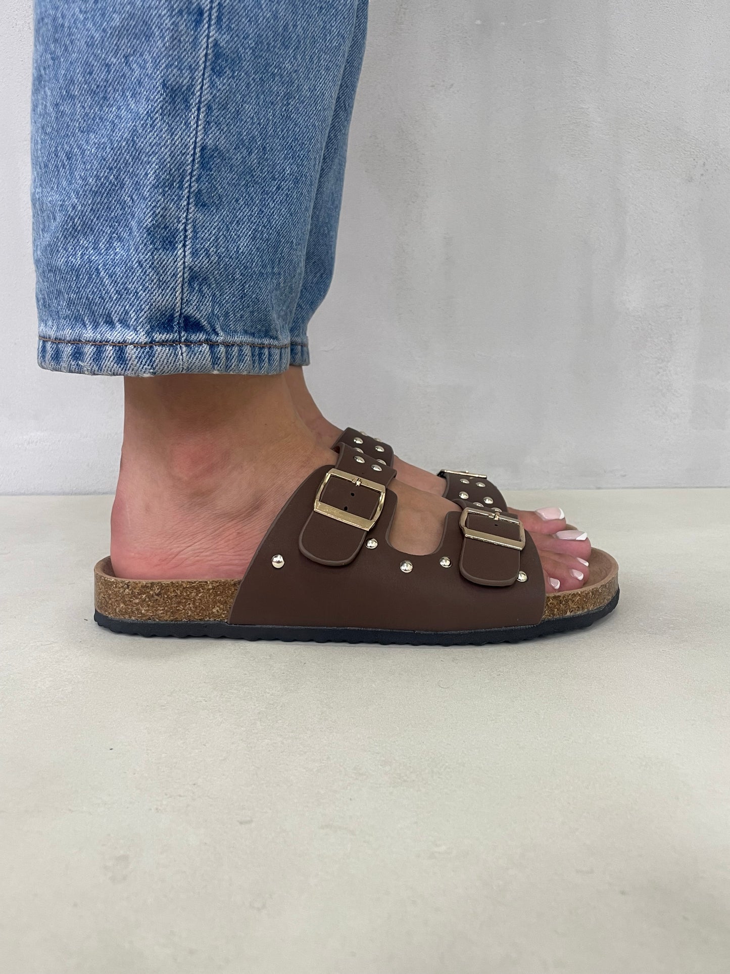 14110 - Sandalias de Mujer Café con Hebillas y Suela de Corcho