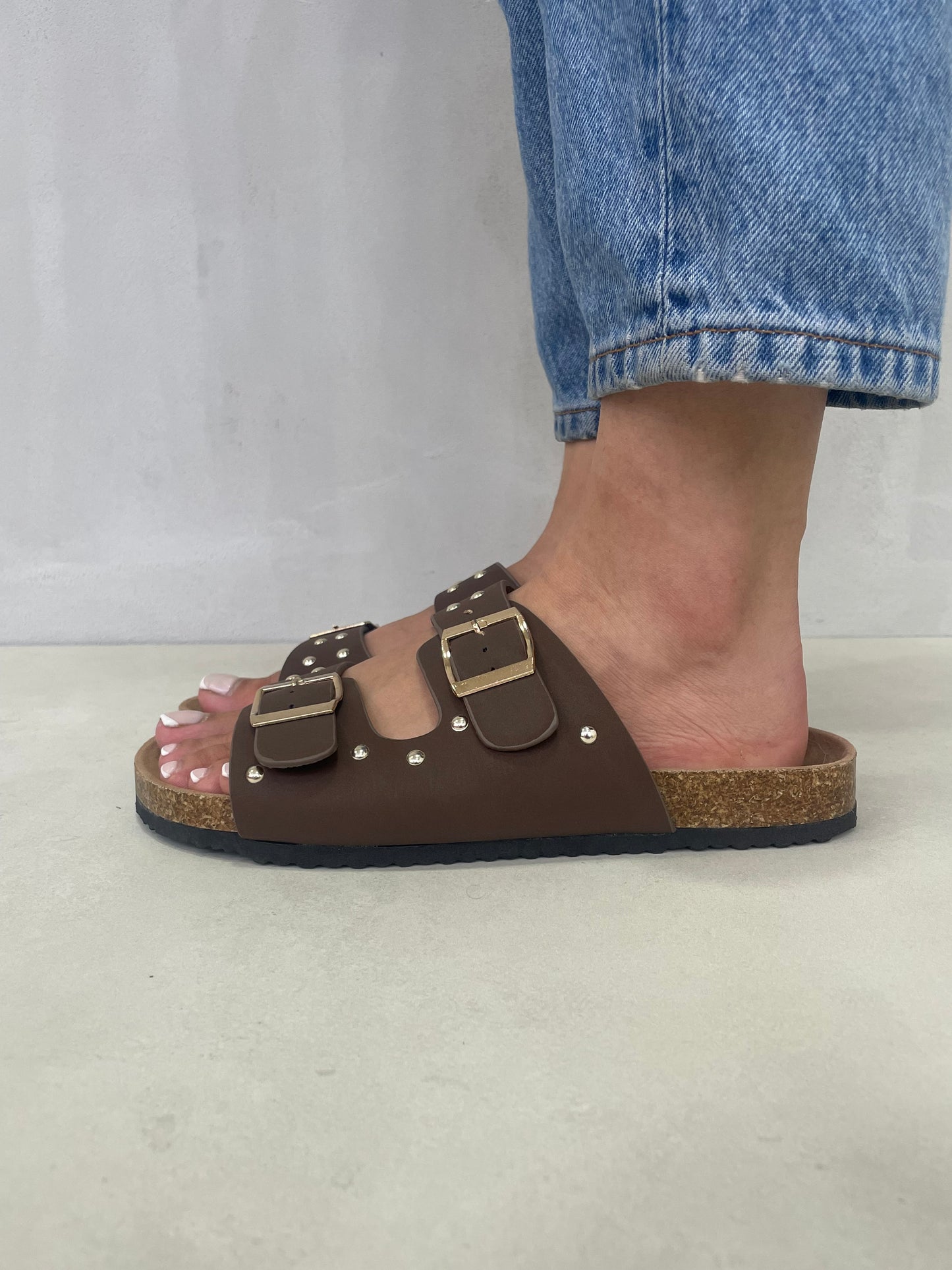 14110 - Sandalias de Mujer Café con Hebillas y Suela de Corcho