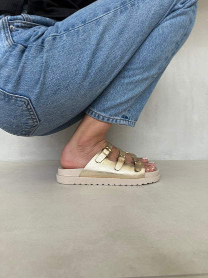 14421 – Sandalias Doradas con Hebillas Metálicas