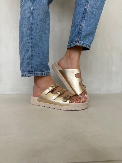 14421 – Sandalias Doradas con Hebillas Metálicas