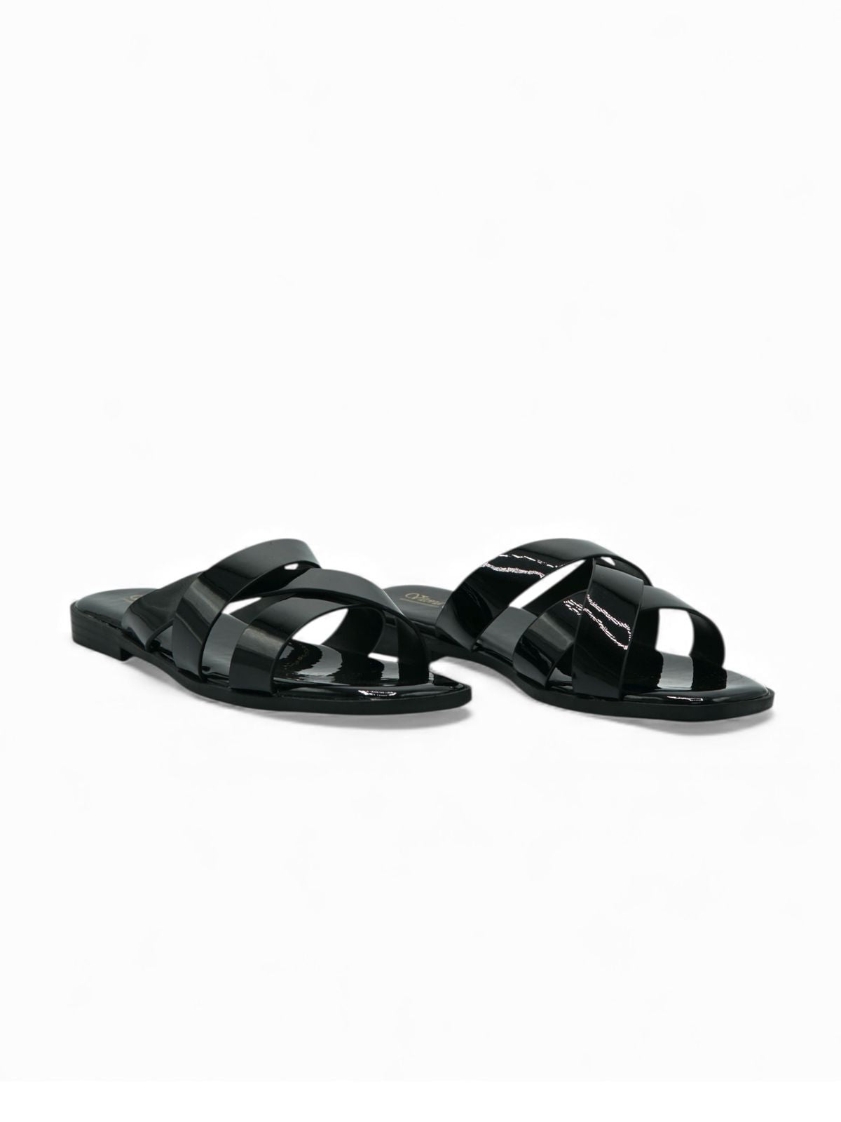 14413 – Sandalias Negras Charol con Tiras Cruzadas