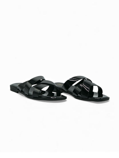 14413 – Sandalias Negras Charol con Tiras Cruzadas