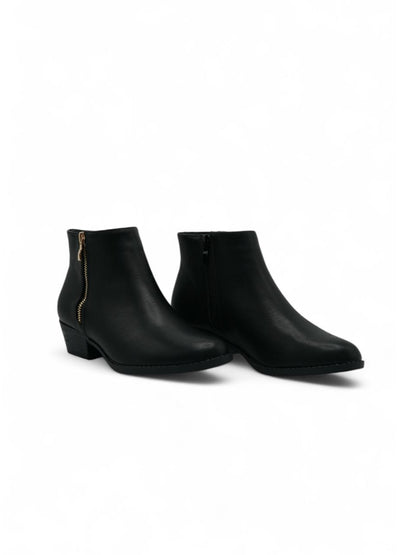 14305 – Botines Negros con Cierre Dorado y Tacón Medio