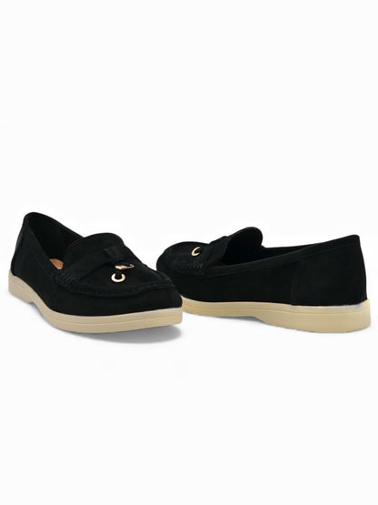 14447 – Mocasines Negros en Gamuza con Detalle Dorado