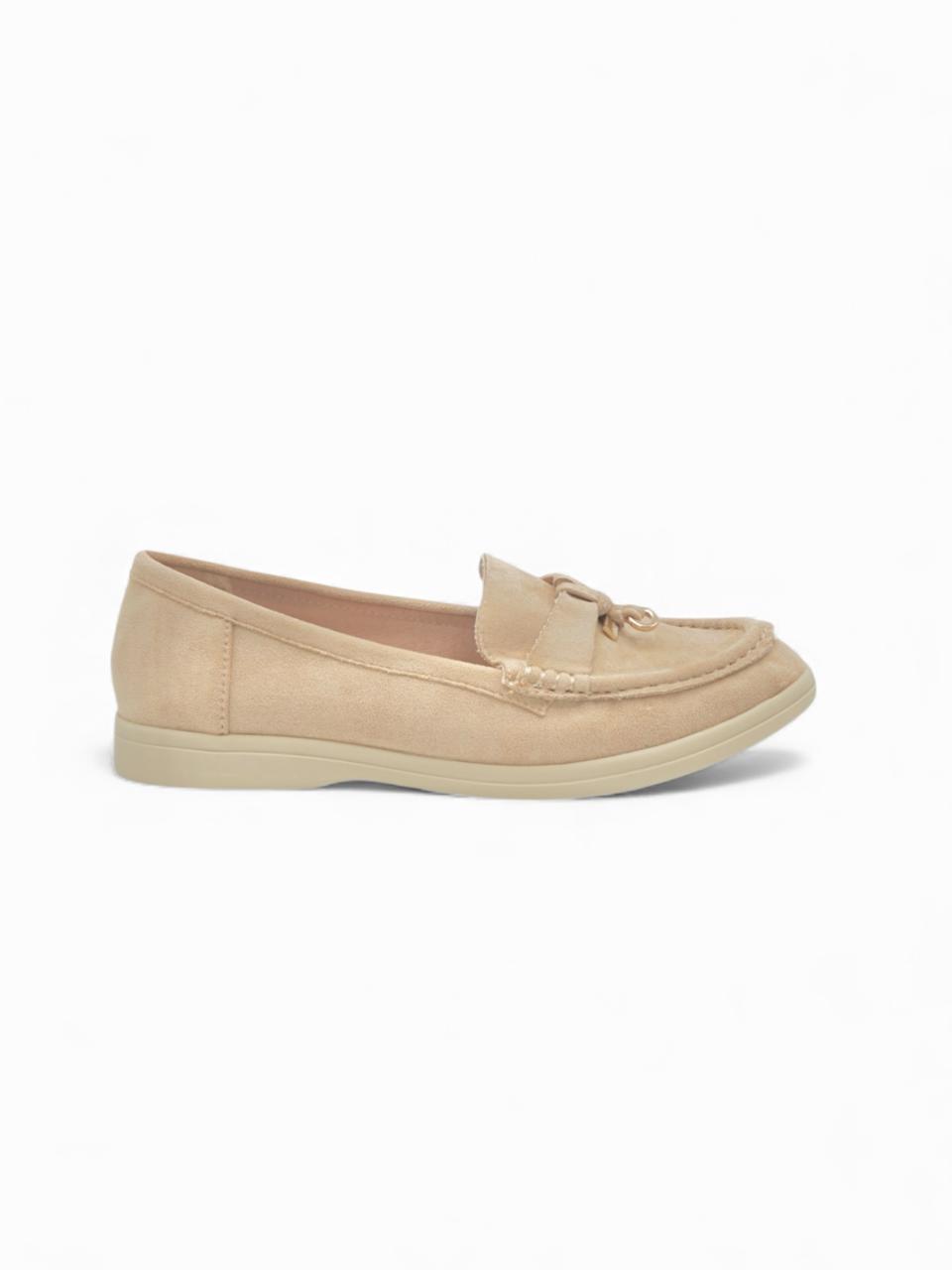 14449 – Mocasines Beige en Gamuza con Detalle Dorado