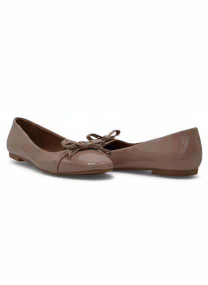 14458 – Bailarinas Beige de Charol con Lazo Frontal