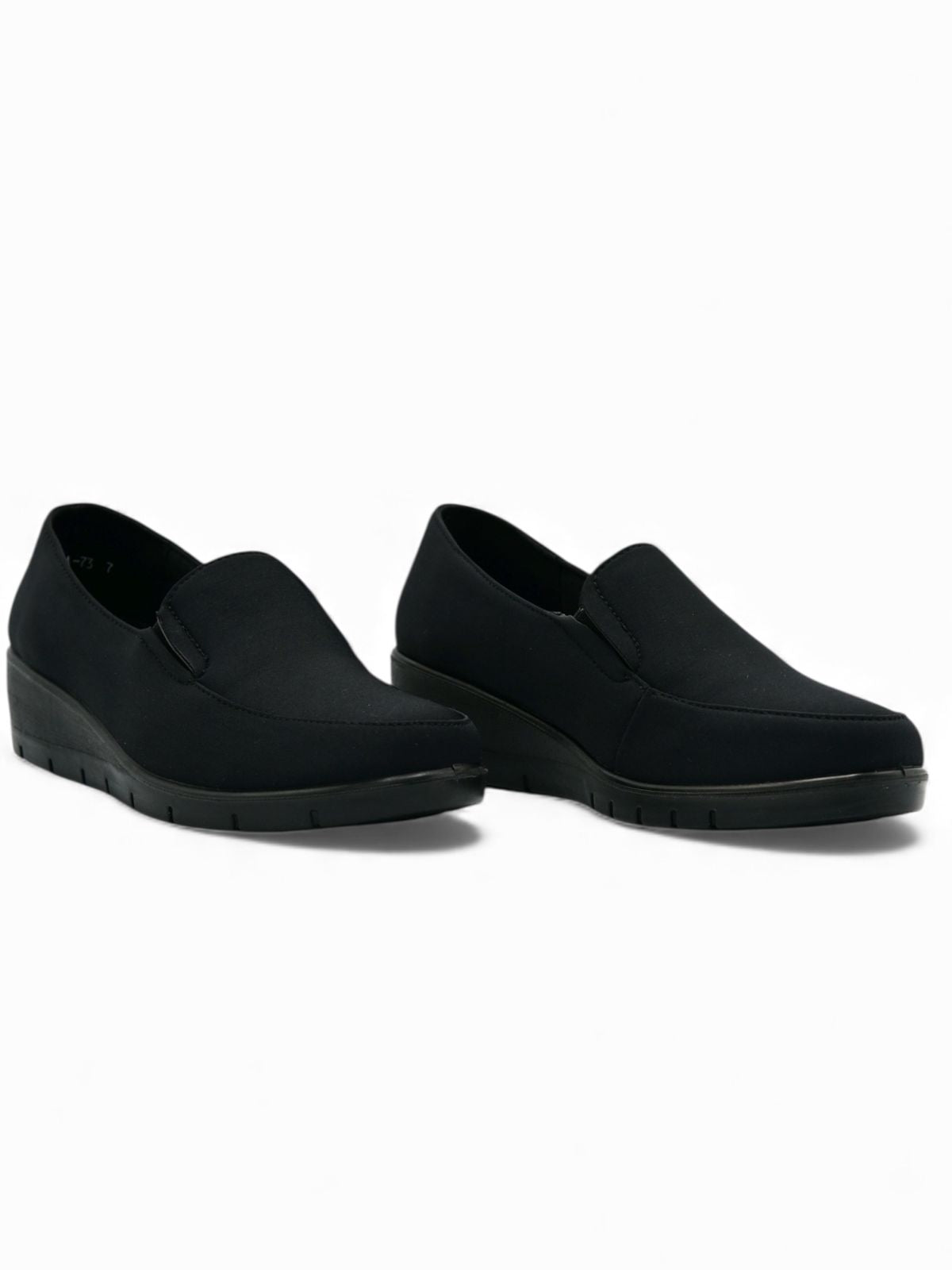 14084 – Zapatos Slip-On Negros Tejidos con Plataforma Ligera