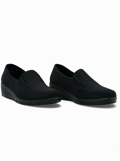 14084 – Zapatos Slip-On Negros Tejidos con Plataforma Ligera