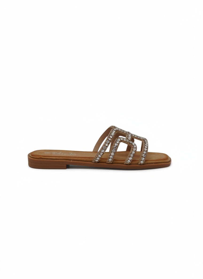 14497 – Sandalias Beige con Aplique de Brillos y Suela Plana