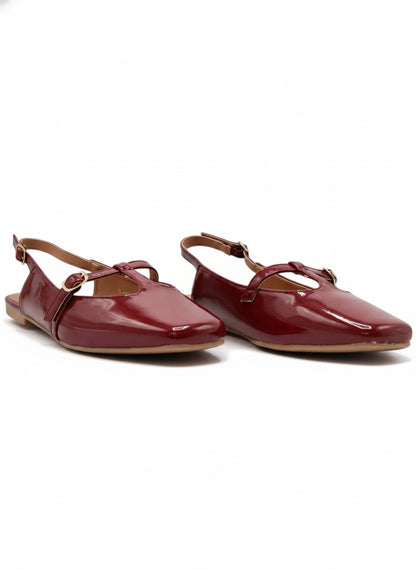 14456 – Bailarinas Burgundy en Charol con Hebilla Lateral.