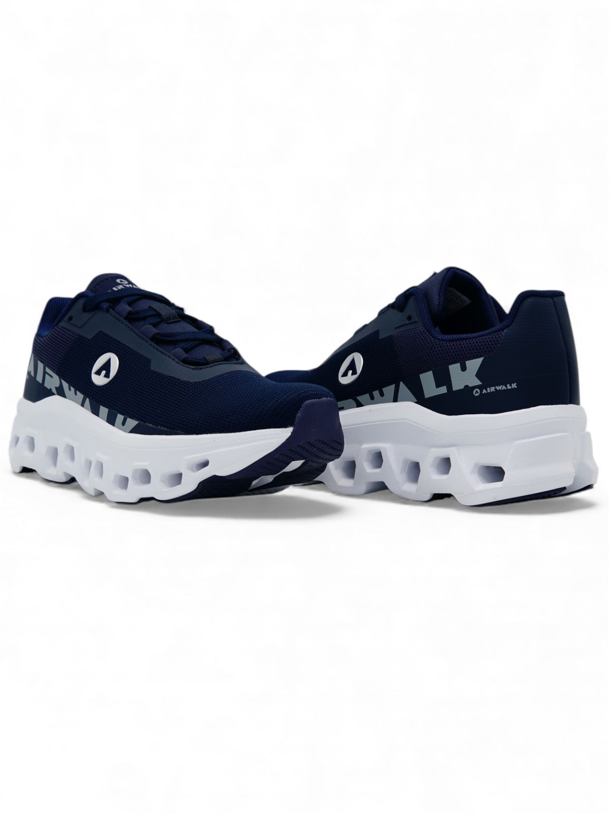 14297 – Tenis deportivos azul marino con suela blanca para hombre