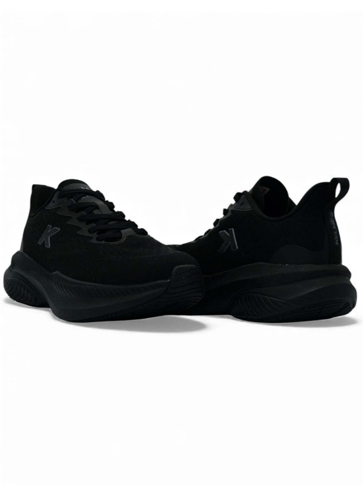 14240 – Tenis completamente negros para caballero Kelme