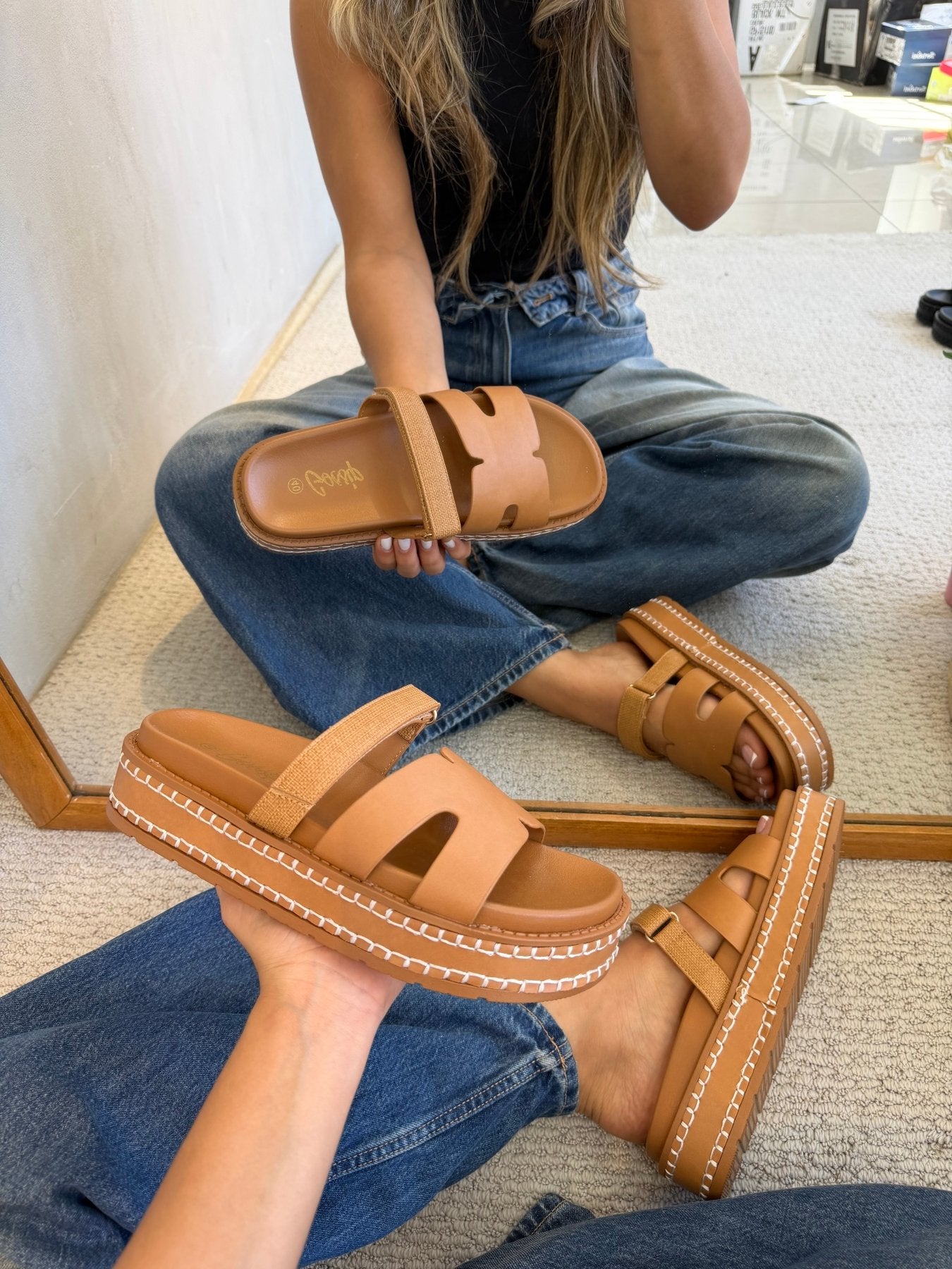 Sandalias Camel Plataforma 14345 Correa con Hebilla Velcro Casual de mujer Zoé Brand Costa Rica
