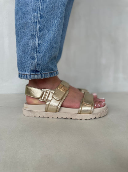 Sandalias Dorado 14418 Triple Correa con Hebillas Velcro Casual Zoé Brand Costa Rica