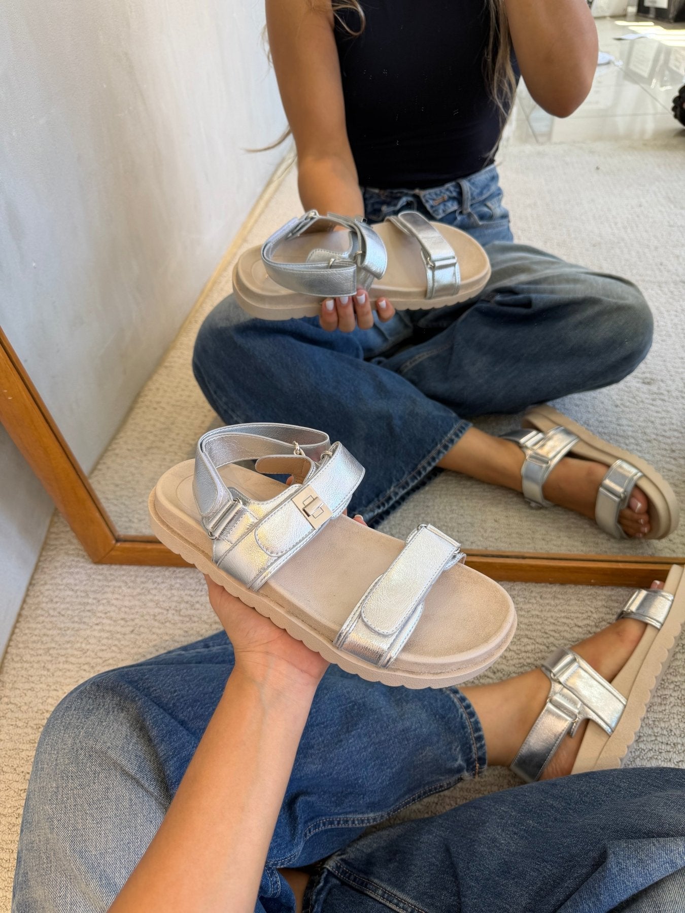 Sandalias Plateado 14419 Triple Correa con Hebillas Velcro Casual Zoé Brand Costa Rica