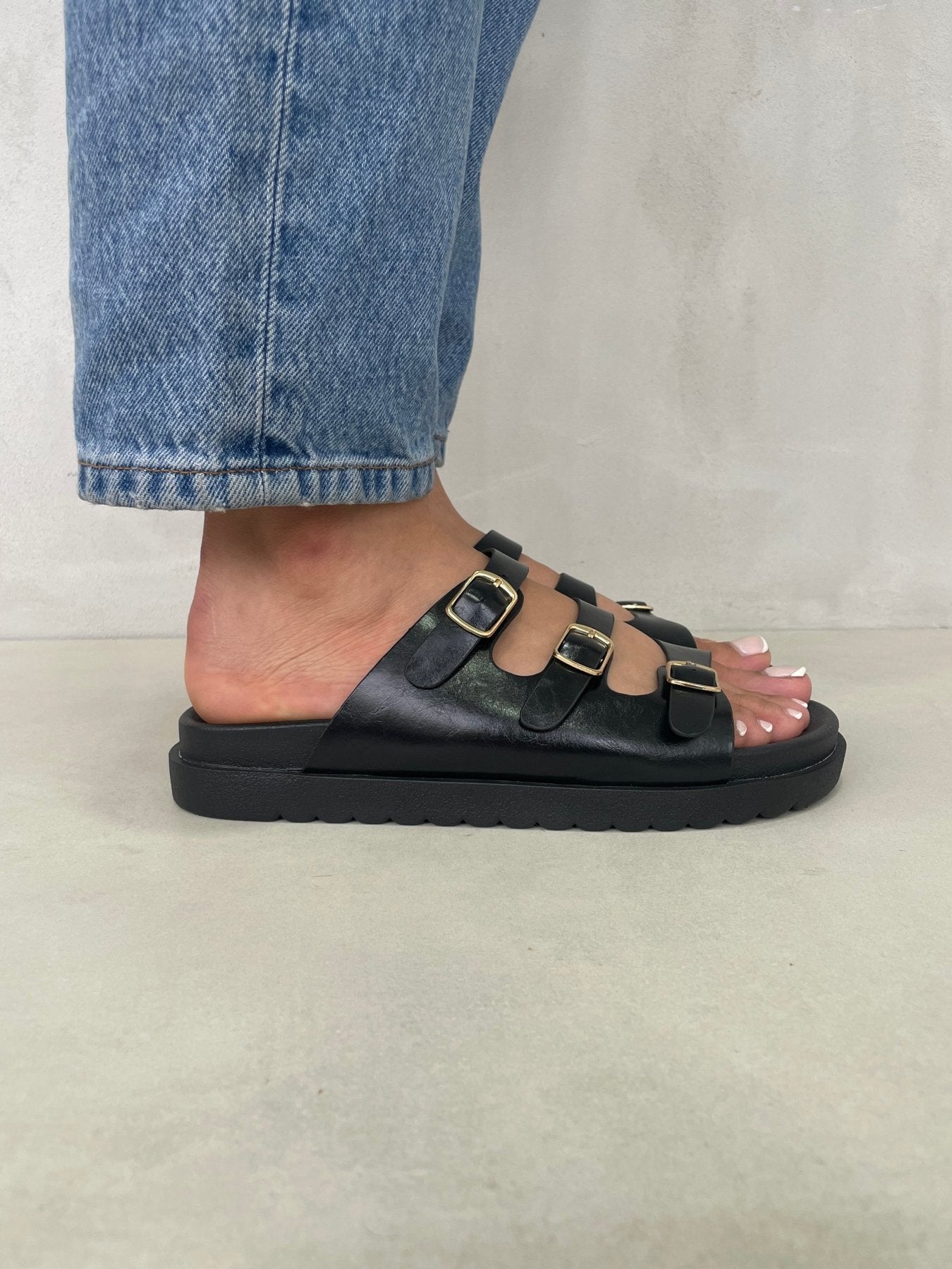 Sandalias Negro 14420 Triple Correa con Hebillas Slip On Casual Zoé Brand Costa Rica