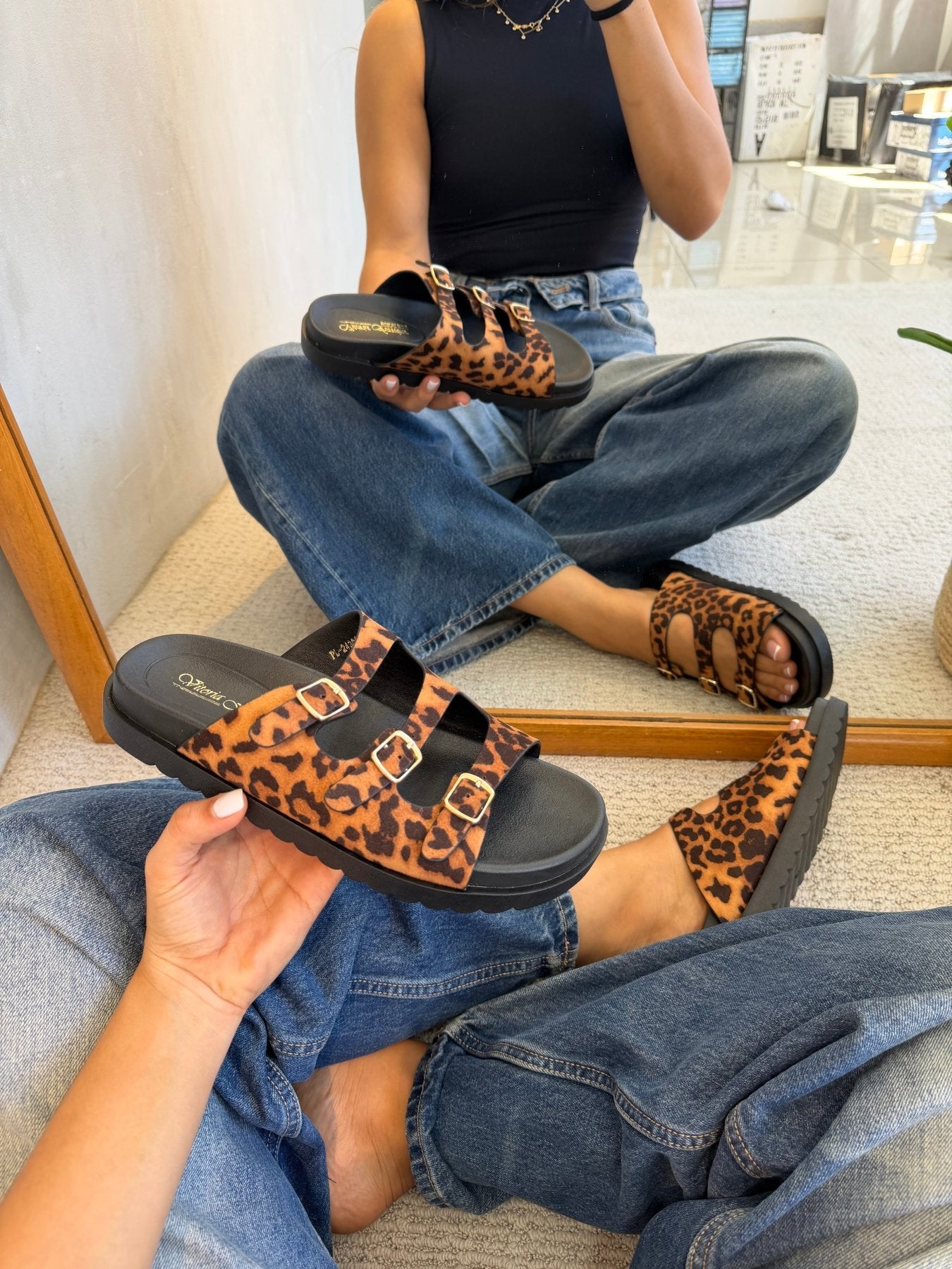 Sandalias Negro Gamuza Animal Print 14422 Triple Correa con Hebillas Zoé Brand Costa Rica