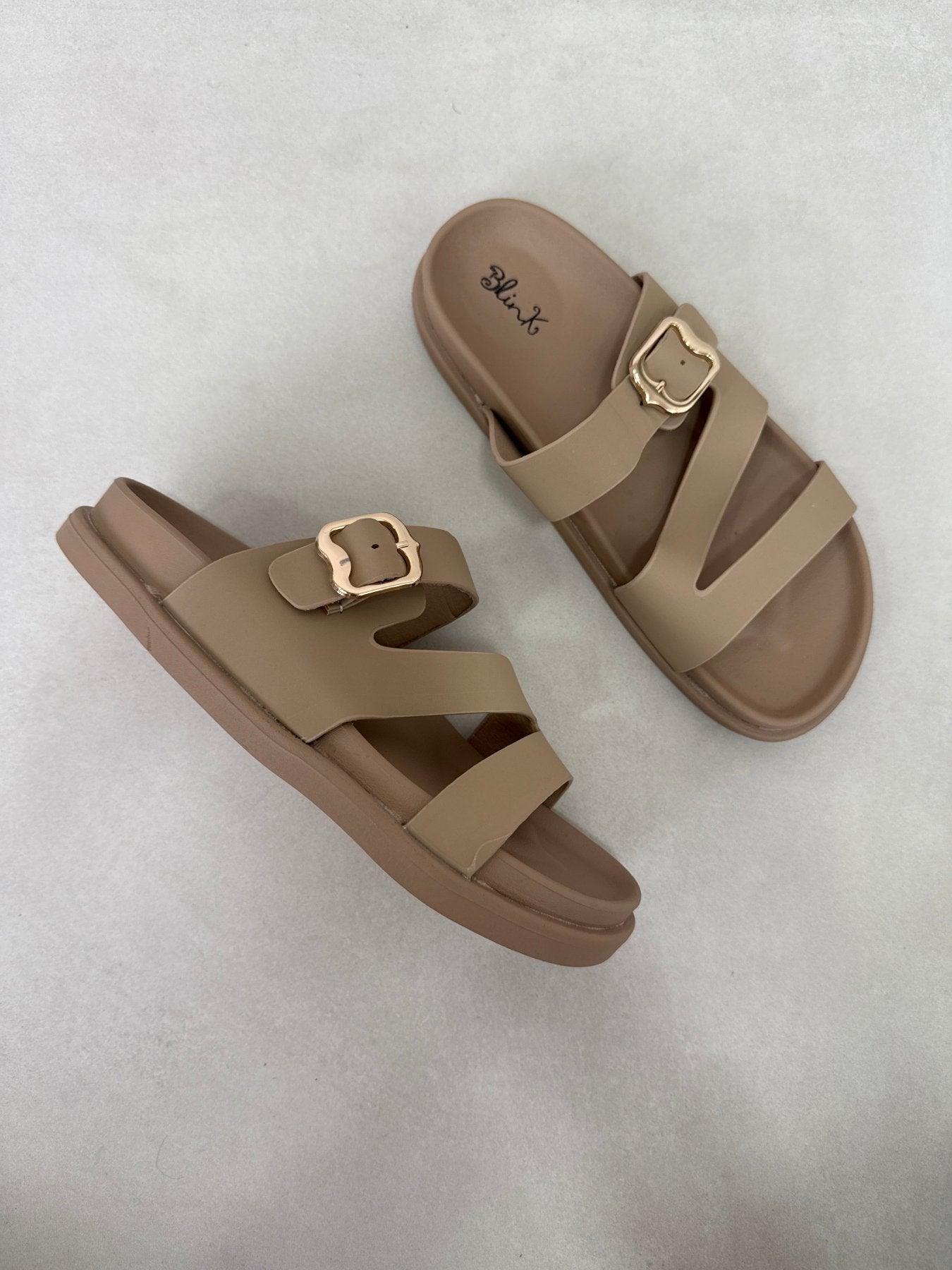 Sandalias Beige 14475 Triple Correa Hebilla Slip On Casual Zoé Brand Costa Rica