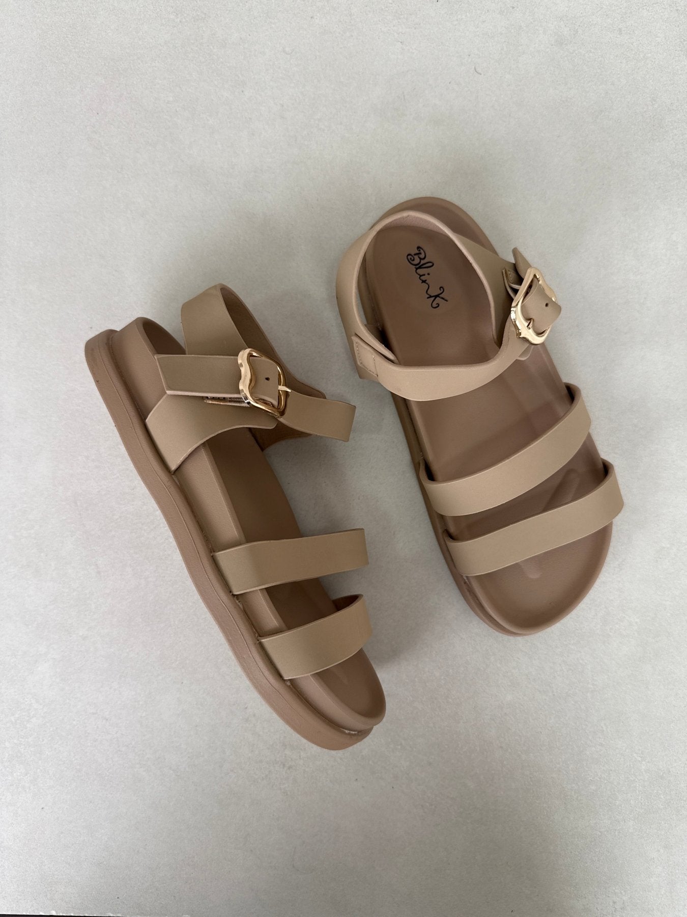 Sandalias Beige 14479 Triple Correa Hebilla Slingback Casual de mujer Zoé Brand Costa Rica