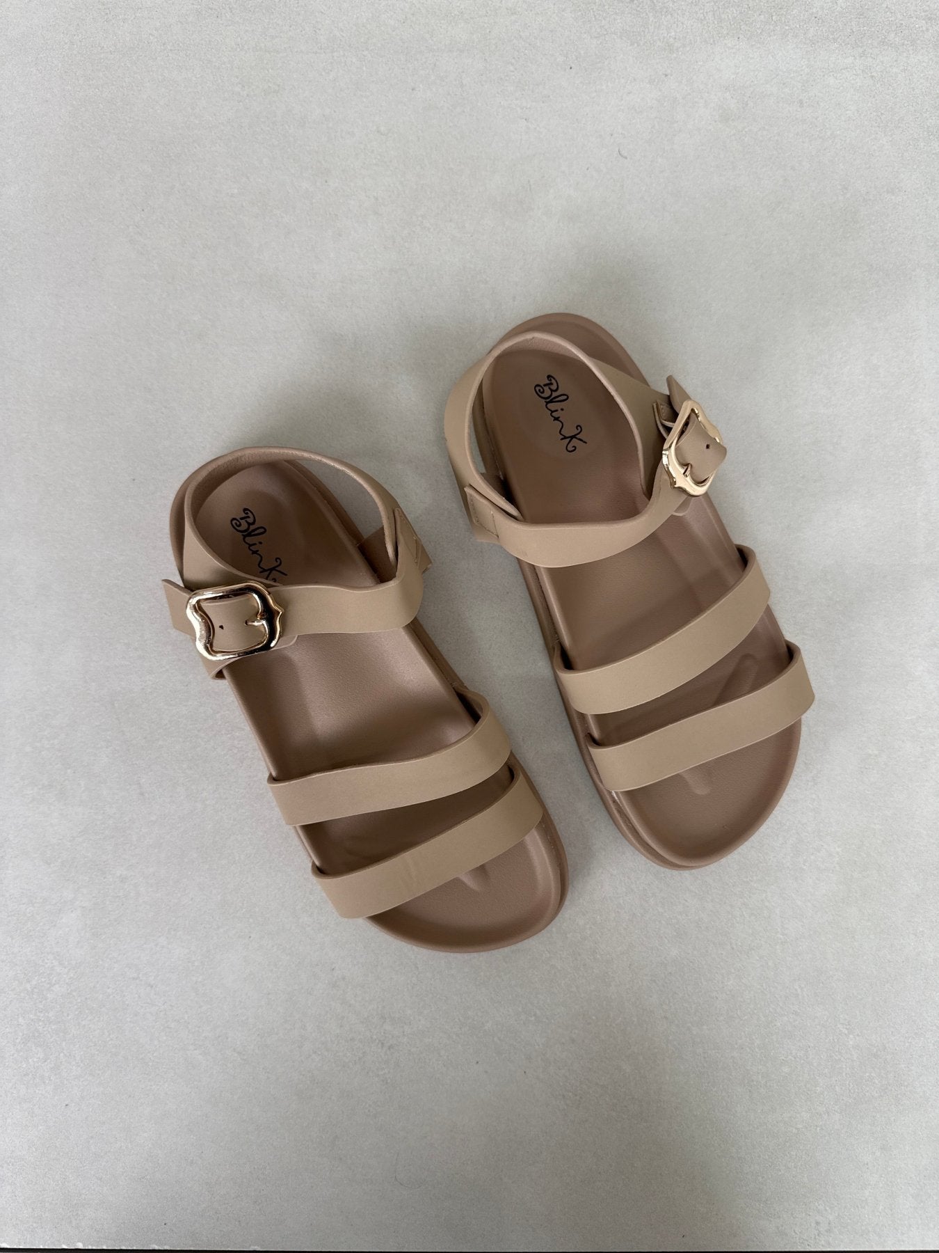 Sandalias Beige 14479 Triple Correa Hebilla Slingback Casual de mujer Zoé Brand Costa Rica